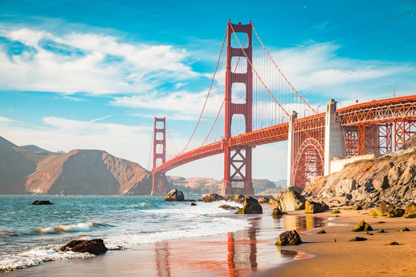 Puente de puerta de oro al atardecer, san francisco, california, EE.UU. — Foto de Stock