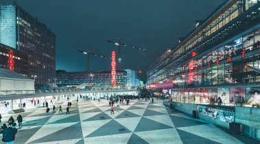 Geceleri Sergels Torg meydanı, Merkezi Stockholm, İsveç