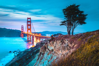 Alacakaranlıkta Golden Gate Köprüsü, San Francisco, Kaliforniya, Abd