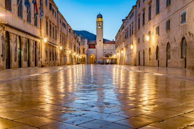 Alacakaranlıkta Dubrovnik eski şehir, Dalmaçya, Hırvatistan