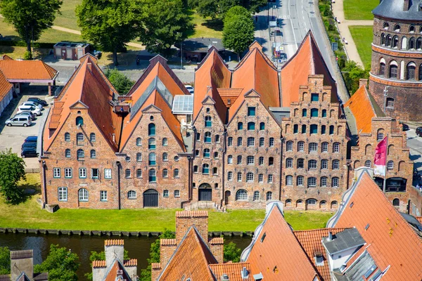 Célèbres maisons de briques Salzspeicher à Luebeck, Schleswig-Holstein, Allemagne — Photo