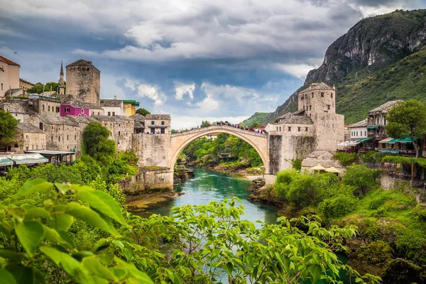 Old town of Mostar with famous Old Bridge (Stari Most), Bosnia and Herzegovina — Stock Photo, Image