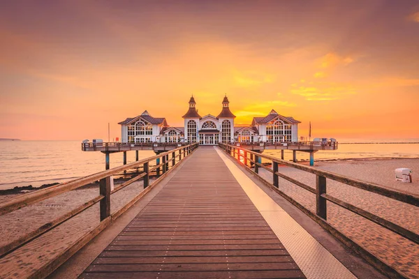 Ostseebad Sellin ao nascer do sol, Mar Báltico, Alemanha — Fotografia de Stock