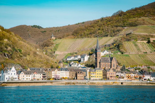 Staden Lorchhausen med Rhenfloden, Rheinland-Pfalz, Tyskland — Stockfoto