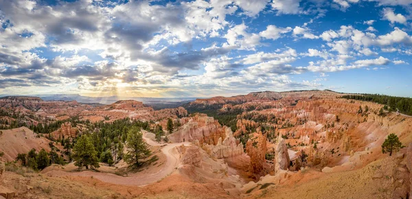 Parque Nacional Bryce Canyon al amanecer, Utah, EE.UU. — Foto de Stock