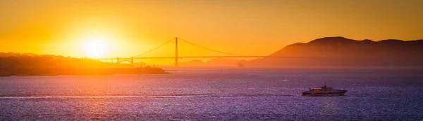 Golden Gate Bridge ao pôr-do-sol, Califórnia, EUA — Fotografia de Stock
