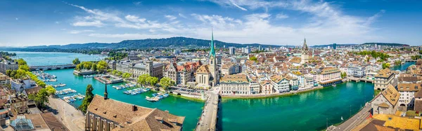 Zürich városkép a Limmat folyóval, Svájc — Stock Fotó