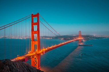 Golden Gate Köprüsü alacakaranlık, San Francisco, Kaliforniya, ABD