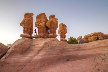 Devil's Garden'da Yürüyüşçü, Escalante, Utah