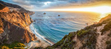 Gün batımında Big Sur sahil panoraması, Kaliforniya, Abd