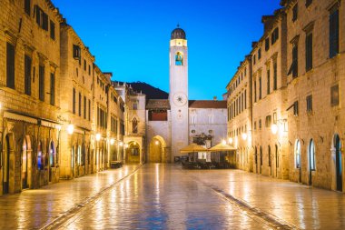 Alacakaranlıkta Dubrovnik eski şehir, Dalmaçya, Hırvatistan