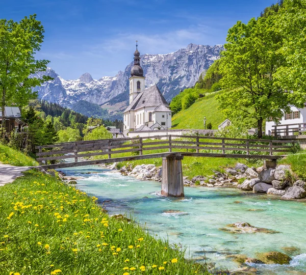 Kostel v Ramsau, Nationalpark Berchtesgadener Land, Bavorsko, Německo — Stock fotografie
