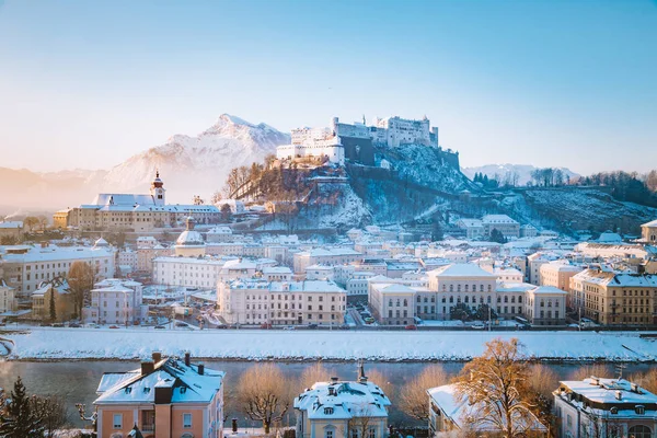 Città storica di Salisburgo in inverno, Austria — Foto Stock