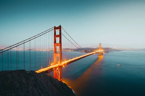 Golden Gate Bridge at twilight, San Francisco, California, USA — Stock Photo, Image