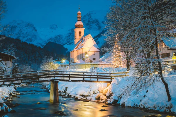 Gyönyörű Szürkület Kilátás Sankt Sebastian Zarándoklat Templom Díszített Karácsonyfa Megvilágított — Stock Fotó