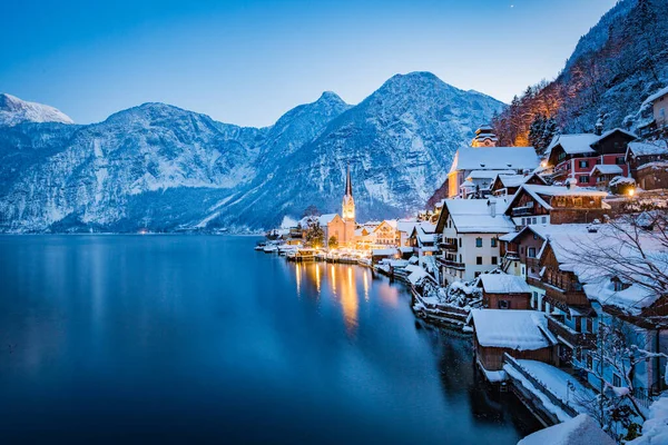 Klasszikus Képeslapot Kilátás Híres Hallstatt Tóparti Város Alpok Gyönyörű Hallstattersee — Stock Fotó