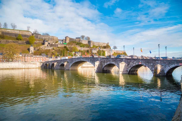 Vista Clásica Histórica Ciudad Namur Con Famoso Puente Viejo Cruzando — Foto de Stock