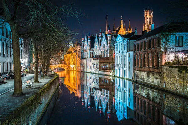 Klassiek Panoramisch Schemeruitzicht Het Historische Centrum Van Brugge Tijdens Mooi — Stockfoto