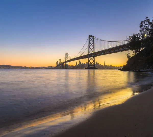 Klasyczny Widok Panoramiczny Słynnego Mostu Oakland Bay Panoramą San Francisco — Zdjęcie stockowe