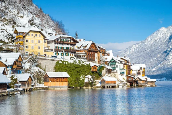 Hagyományos Házak Híres Hallstatt Tóparti Városban Egy Szép Hideg Napsütéses — Stock Fotó