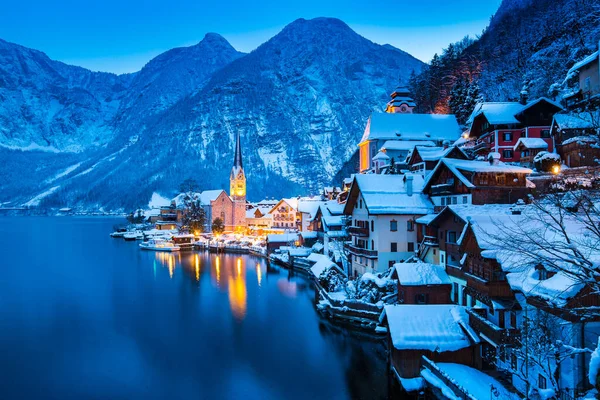 Klasszikus Képeslapot Kilátás Híres Hallstatt Tóparti Város Alpok Gyönyörű Hallstattersee — Stock Fotó