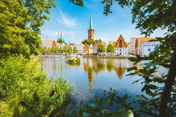 Klassisk Panoramautsikt Över Den Historiska Staden Luebeck Med Den Berömda — Stockfoto