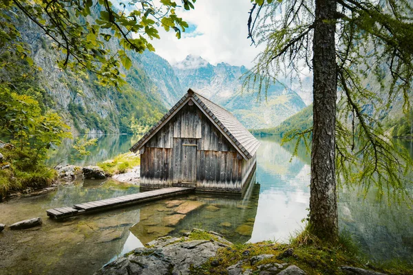 Vue Idyllique Vieille Maison Traditionnelle Bateau Bois Lac Pittoresque Obersee — Photo