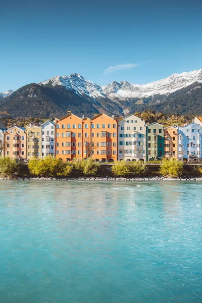 Vista Panorâmica Centro Histórico Cidade Innsbruck Com Casas Coloridas Longo — Fotografia de Stock