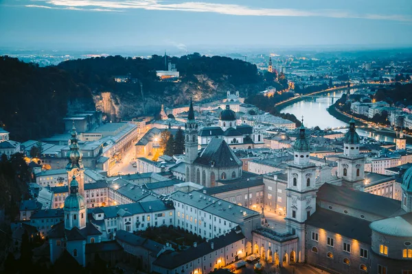 Vista Clásica Del Crepúsculo Histórica Ciudad Salzburgo Durante Hora Azul — Foto de Stock