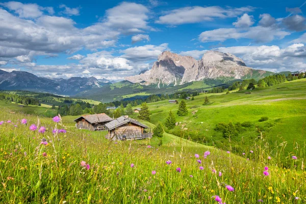 Bela Vista Idílica Paisagem Montanhosa Alpina Com Antigos Chalés Montanha — Fotografia de Stock