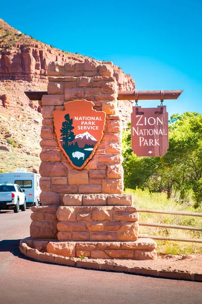 Panneau Monument Entrée Parc National Zion Par Une Belle Journée — Photo