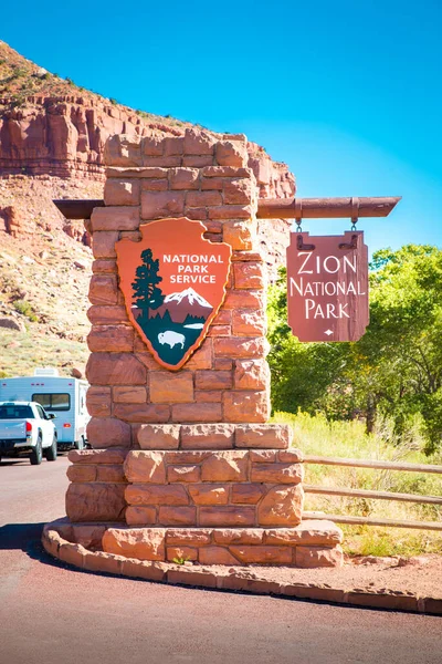 Zion National Park Entree Monument Teken Een Prachtige Zonnige Dag — Stockfoto