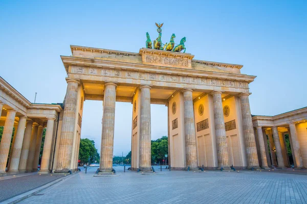 德国柏林 著名的勃兰登堡门 勃兰登堡门 德国最著名的地标和国家象征之一 在黎明时分的黄昏 经典的风景 — 图库照片