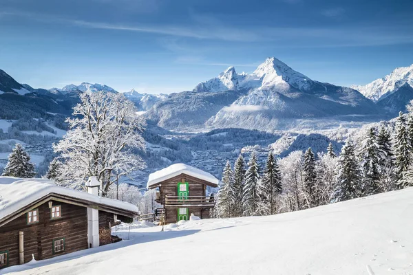 Panoramautsikt Över Natursköna Vita Vintern Underlandet Bergslandskap Alperna Med Traditionella — Stockfoto