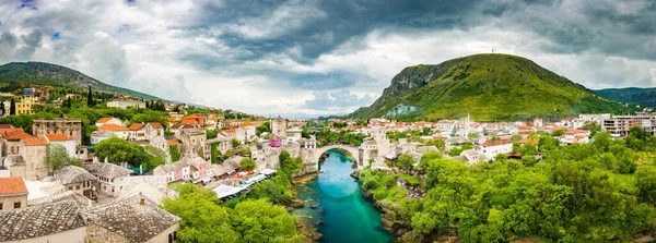 Vista Aérea Panorámica Histórica Ciudad Mostar Con Famoso Puente Viejo —  Fotos de Stock