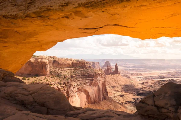 Klasszikus Kilátás Híres Mesa Arch Szimbóluma Amerikai Nyugat Megvilágított Festői — Stock Fotó
