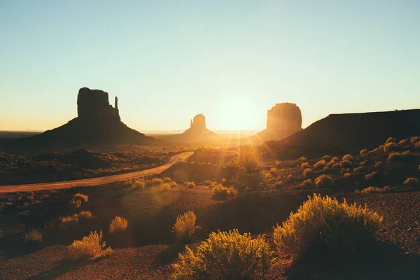 Vista Clássica Cénico Monument Valley Com Famosas Mittens Merrick Butte — Fotografia de Stock