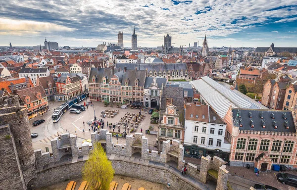 Ortaçağ Gravensteen Şatosu Ile Ünlü Tarihi Gent Şehrinin Hava Panoramik — Stok fotoğraf