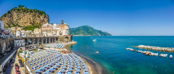 Vista Panorámica Hermosa Ciudad Atrani Famosa Costa Amalfitana Con Golfo — Foto de Stock
