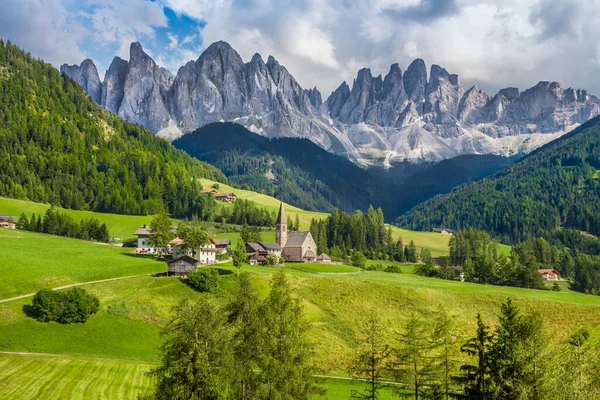 Gyönyörű Kilátás Idilli Hegyi Táj Dolomitok Híres Santa Maddelana Hegyi Stock Kép