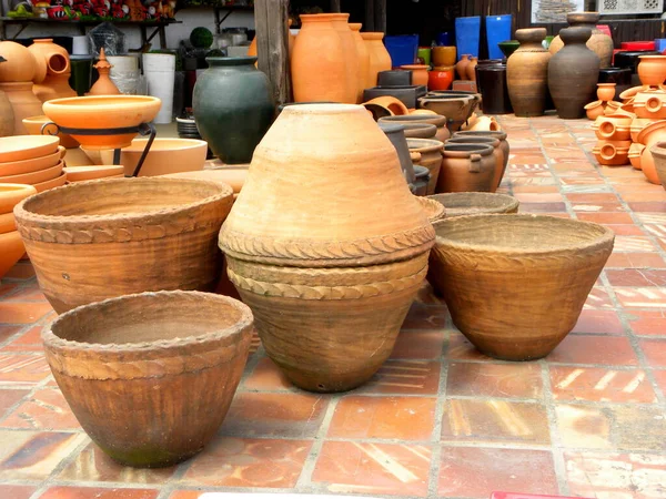 Uma Coleção Grandes Vasos Flores Cerâmica Forma Cone Potes Flor — Fotografia de Stock