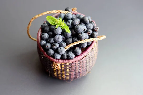 Blueberries Green Leaves Wicker Basket Gray Background Blueberry Antioxidant Healthy — Stock Photo, Image