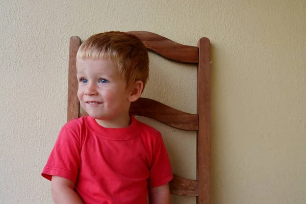 Retrato Menino Loiro Encantador Com Olhos Grisalhos Menino Três Anos — Fotografia de Stock