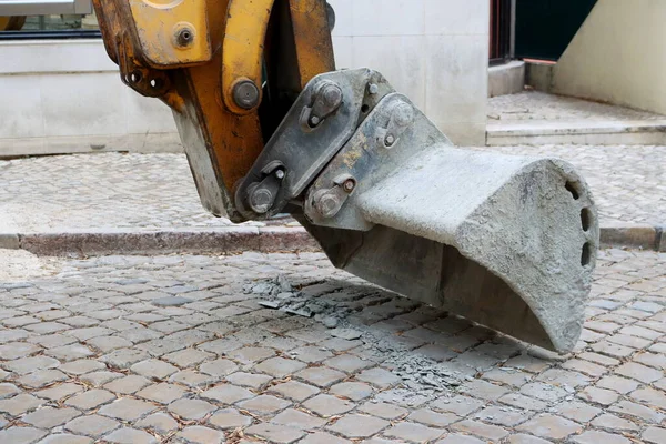 Uma Vista Perto Balde Bulldozer Sujo Construção Reparação Rodoviária — Fotografia de Stock