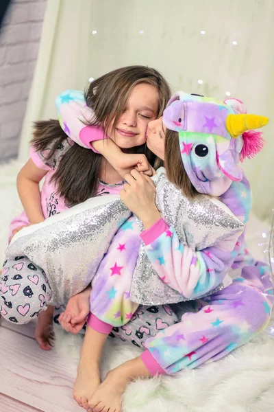 güzel ve komik kızlar pijama