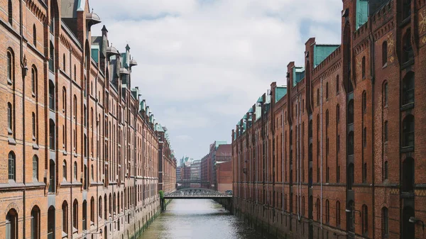 Elbe Nehri Köprü Binalarda Depo Bölgesi Hamburg Almanya — Stok fotoğraf