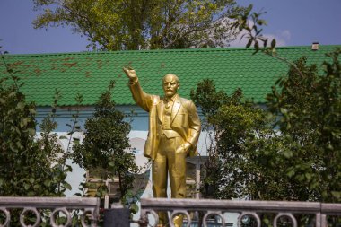 Taskala, Uralsk, Batı Kazakistan (Qazaqstan)-28.07.2019: Vladimir Ilyich Lenin heykeli