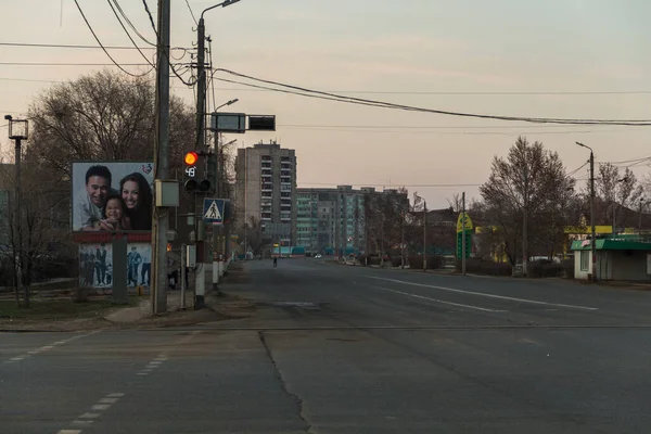 在检疫期间的空旷街道上 由于验尸官病 流行病 哈萨克斯坦 乌拉尔斯克 — 图库照片
