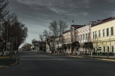 Uralsk, Kazakistan (Kazakistan), 8.04.2020: karantina boş sokak, koronavirüs salgını, boş şehirler