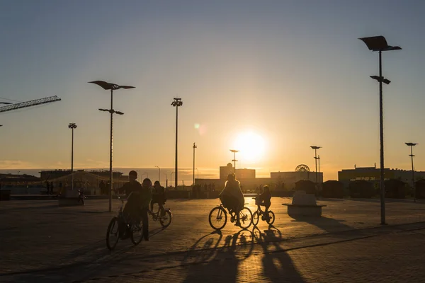 Uralsk Kazakhstan Qazaqstan 2020 Silhouette Cyclists Sunset People Relax Nazarbayev — ストック写真